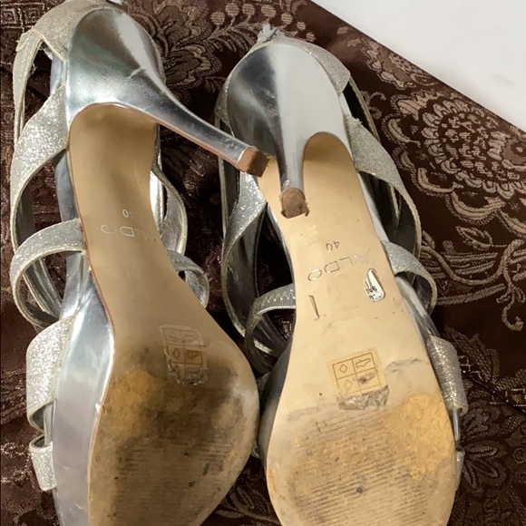 Beautiful high heals. Very sparkly. - Picture 2 of 5